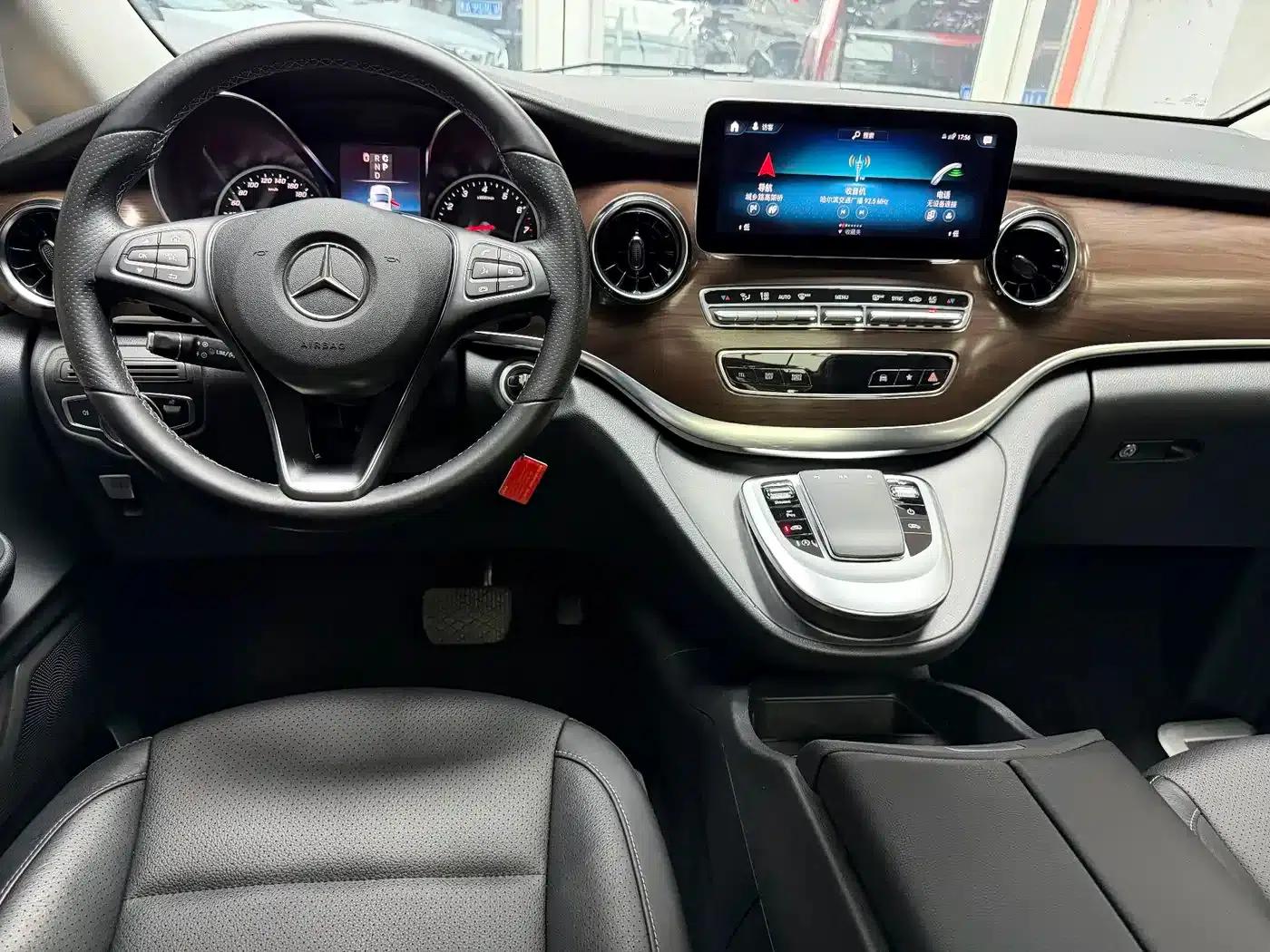 Mercedes-Benz V-Class 2021 V 260 Navigator Edition — миниатюра 11