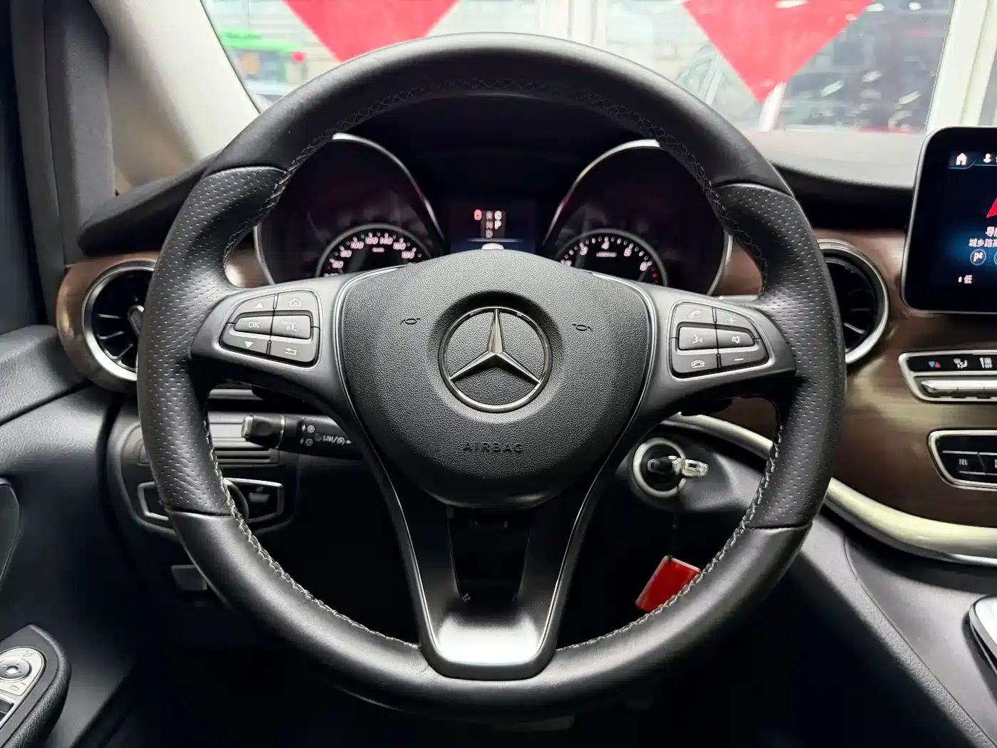 Mercedes-Benz V-Class 2021 V 260 Navigator Edition — миниатюра 12