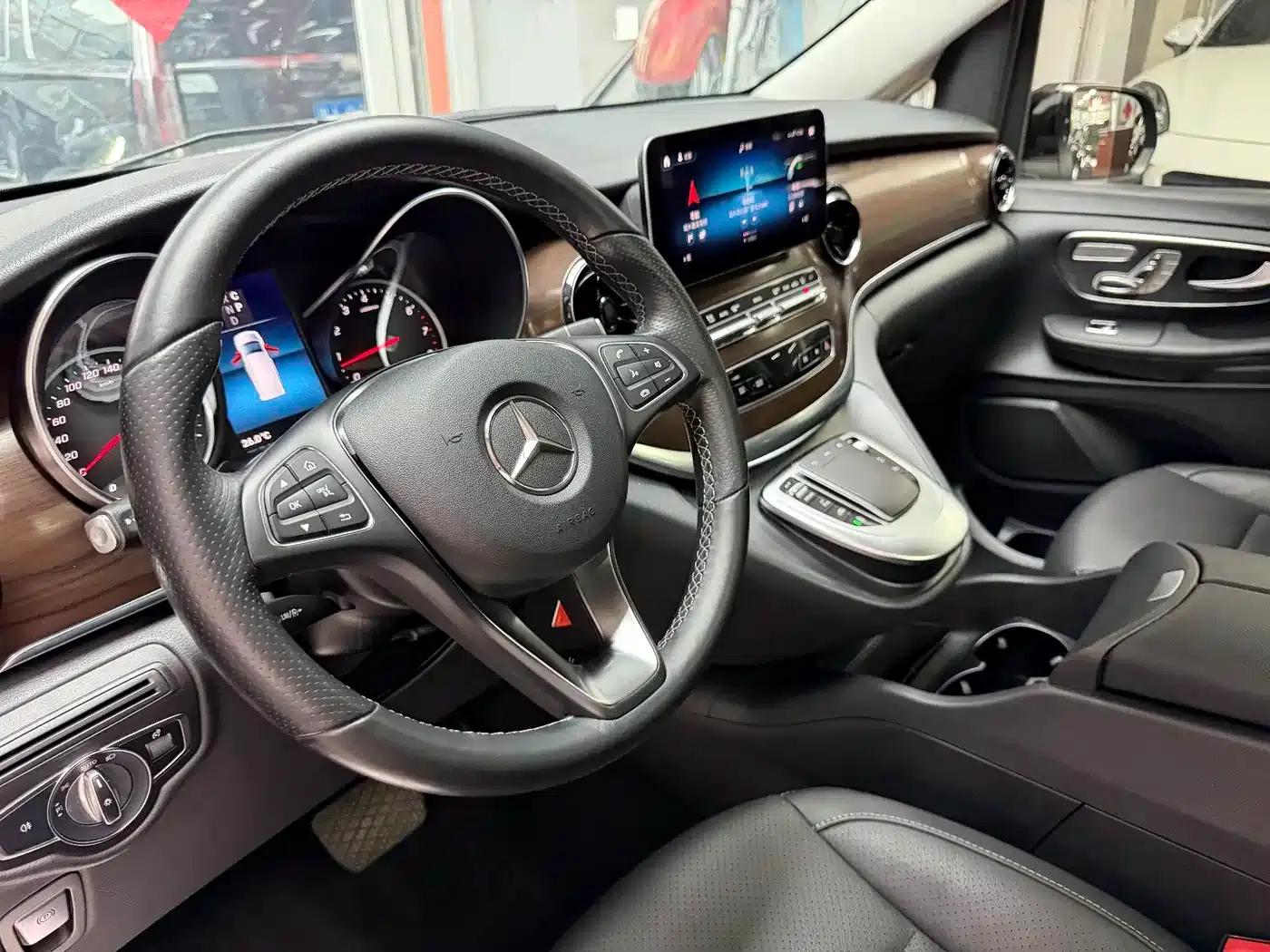 Mercedes-Benz V-Class 2021 V 260 Navigator Edition — миниатюра 13