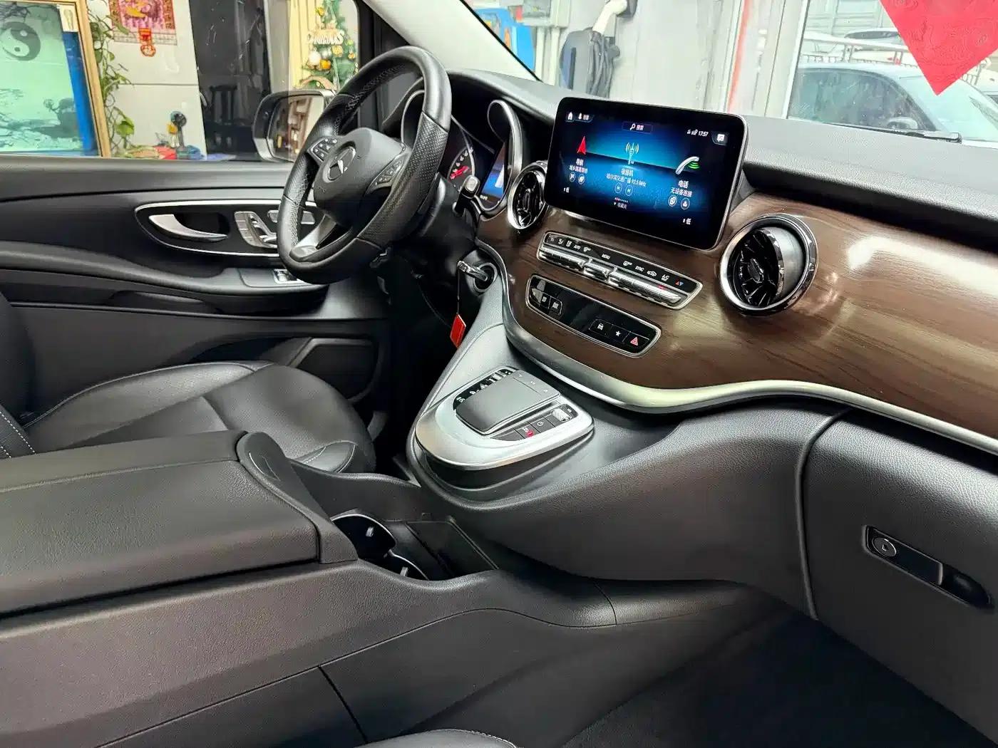 Mercedes-Benz V-Class 2021 V 260 Navigator Edition — миниатюра 8