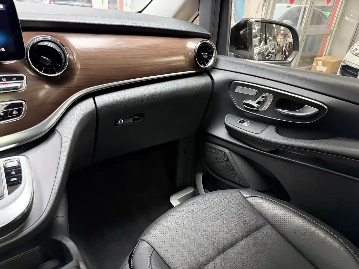 Mercedes-Benz V-Class 2021 V 260 Navigator Edition — миниатюра 9