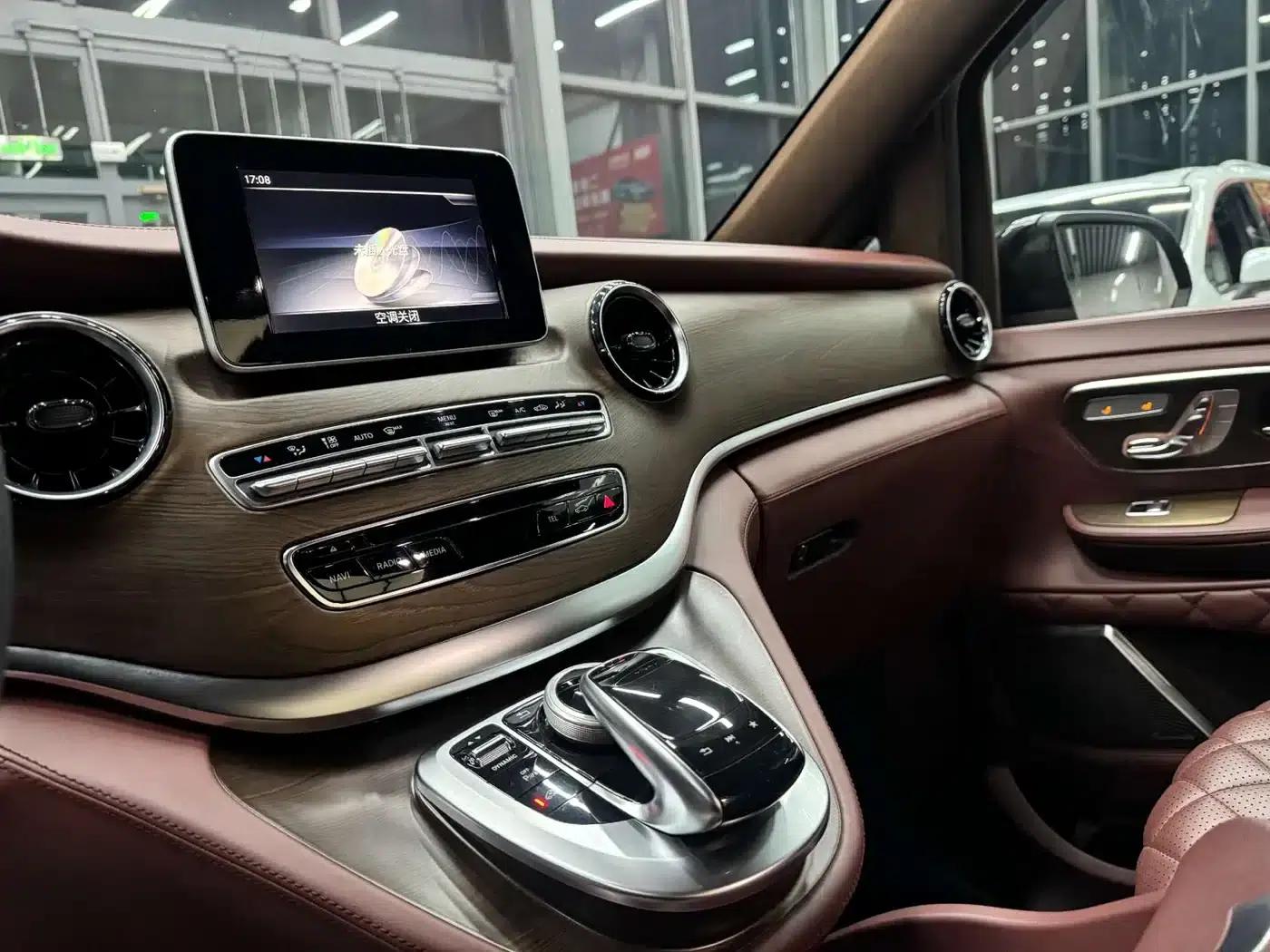 Mercedes-Benz V-Class (Imported) 2020 V 250 Middle East Edition — миниатюра 16