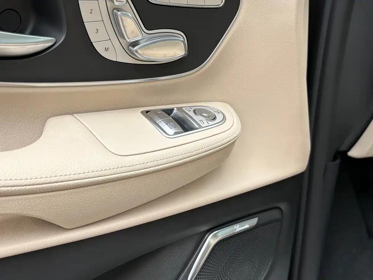 Mercedes-Benz V-Class 2022 V 260 L Long Wheelbase Luxury Edition — миниатюра 2