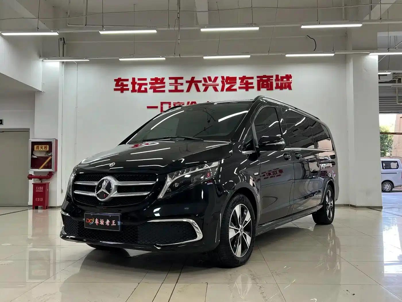 Mercedes-Benz V-Class 2022 V 260 L Long Wheelbase Premium Edition — миниатюра 1