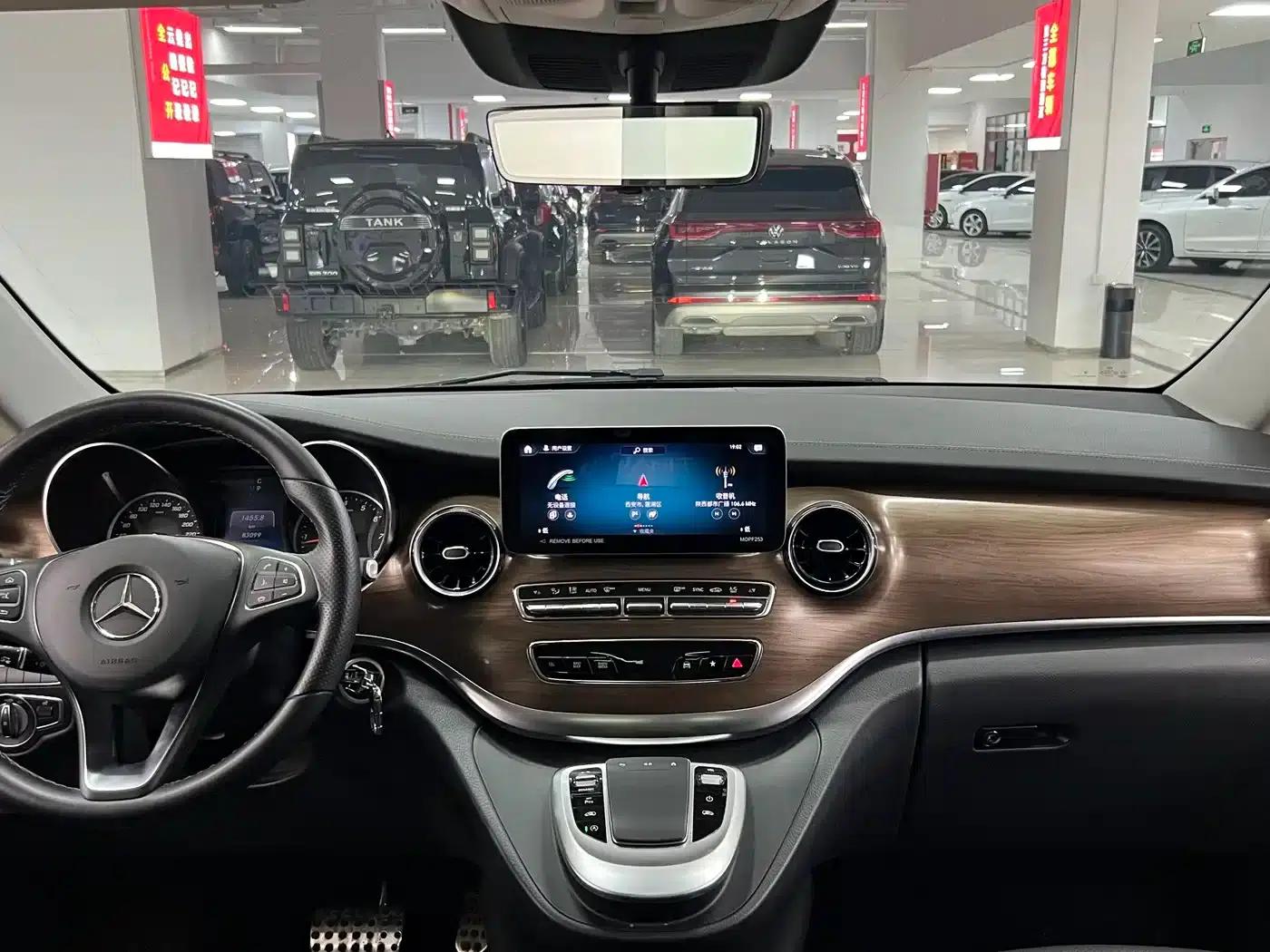 Mercedes-Benz V-Class 2022 V 260 L Long Wheelbase Premium Edition — миниатюра 11