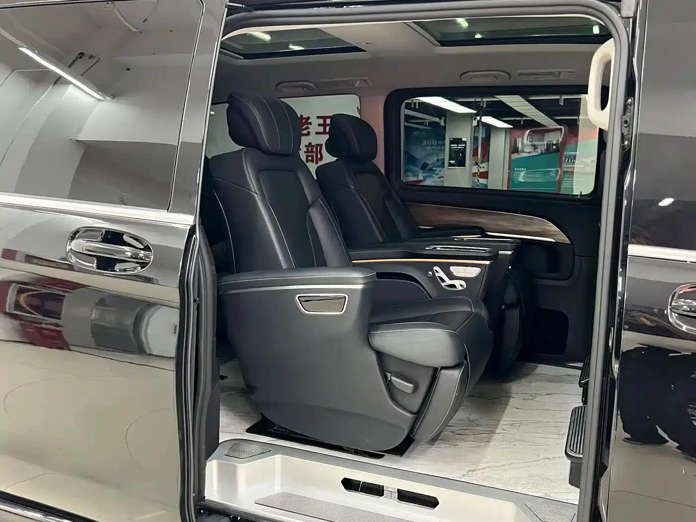 Mercedes-Benz V-Class 2022 V 260 L Long Wheelbase Premium Edition — миниатюра 12