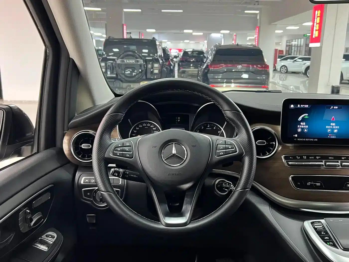 Mercedes-Benz V-Class 2022 V 260 L Long Wheelbase Premium Edition — миниатюра 15