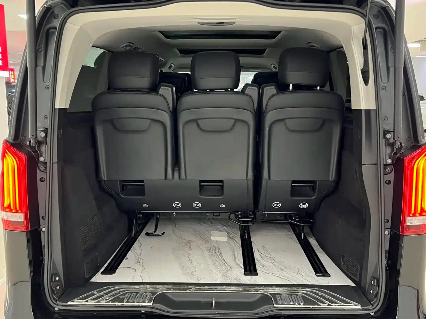 Mercedes-Benz V-Class 2022 V 260 L Long Wheelbase Premium Edition — миниатюра 17