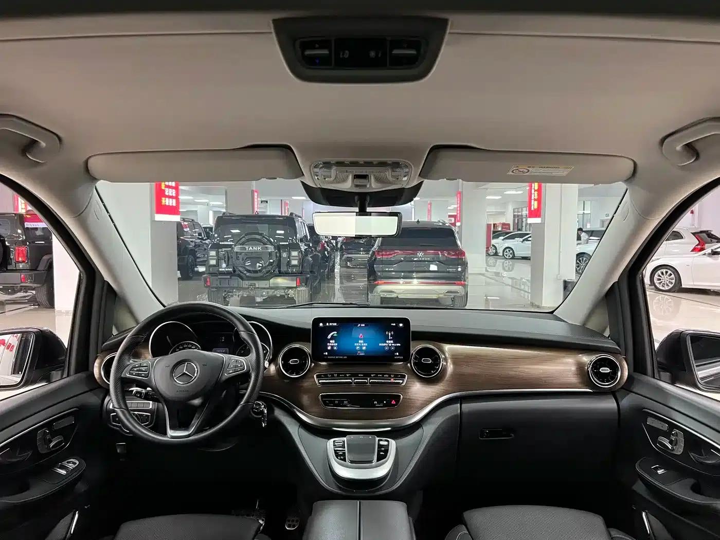 Mercedes-Benz V-Class 2022 V 260 L Long Wheelbase Premium Edition — миниатюра 5