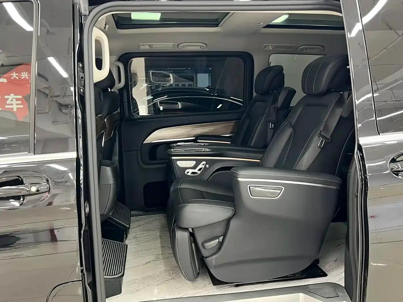 Mercedes-Benz V-Class 2022 V 260 L Long Wheelbase Premium Edition — миниатюра 6