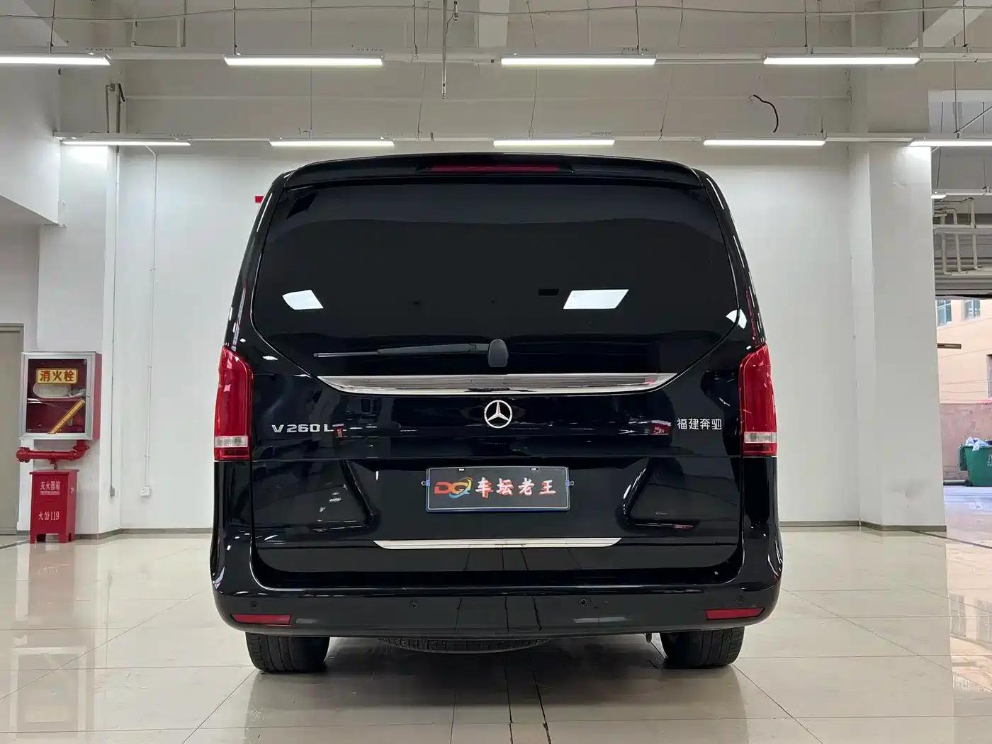 Mercedes-Benz V-Class 2022 V 260 L Long Wheelbase Premium Edition — миниатюра 8