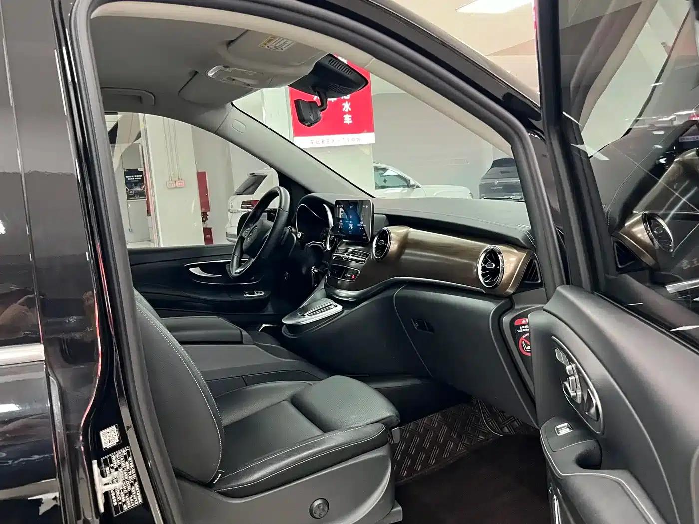 Mercedes-Benz V-Class 2022 V 260 L Long Wheelbase Premium Edition — миниатюра 10