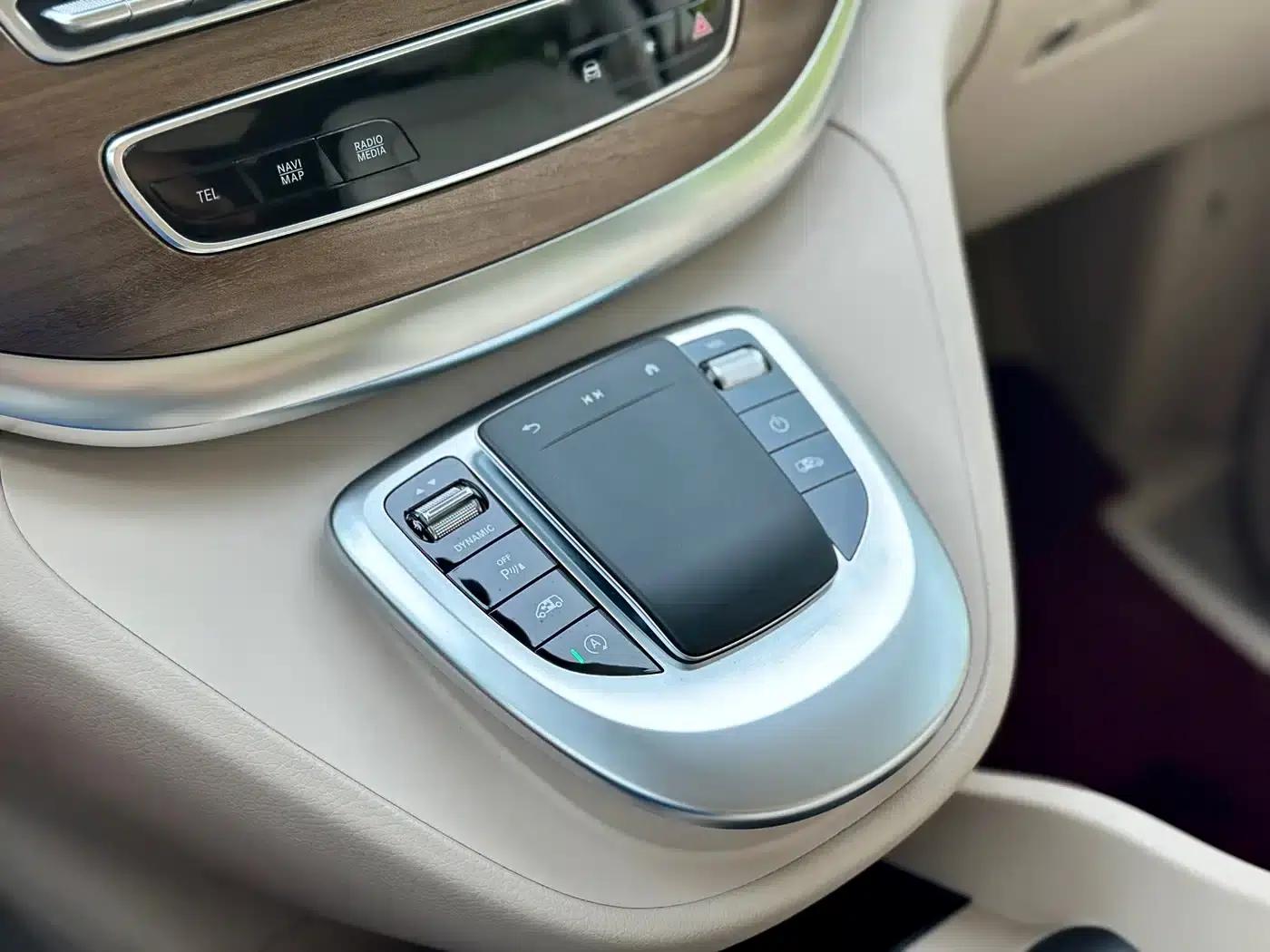 Mercedes-Benz V-Class 2022 V 260 L Long Wheelbase Luxury Edition — миниатюра 22
