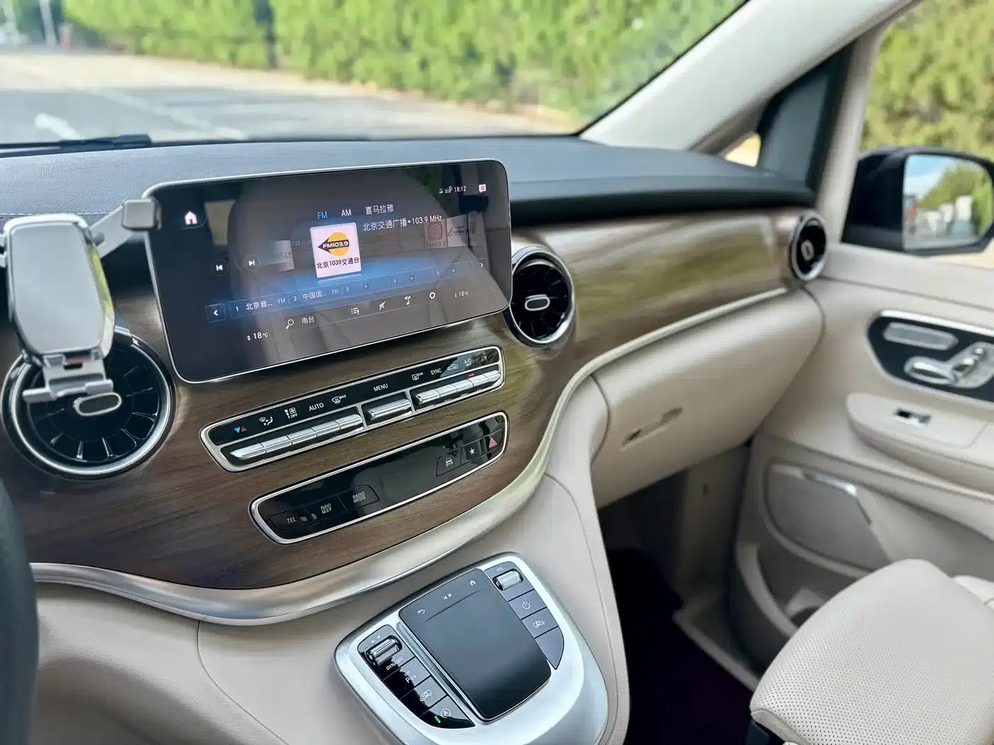 Mercedes-Benz V-Class 2022 V 260 L Long Wheelbase Luxury Edition — миниатюра 26