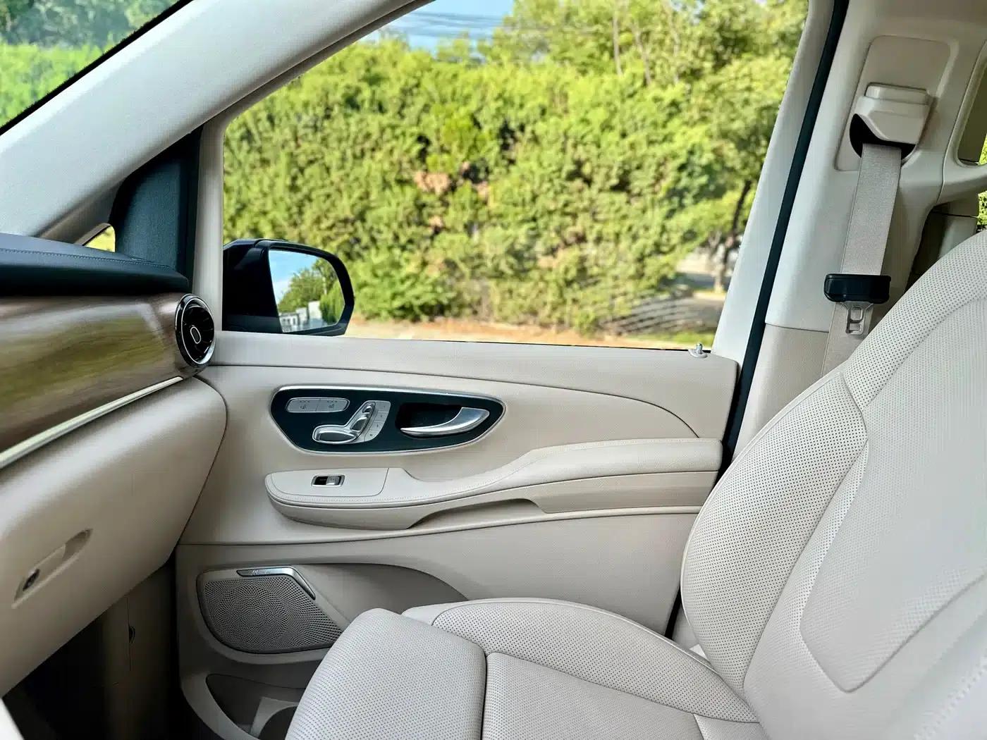 Mercedes-Benz V-Class 2022 V 260 L Long Wheelbase Luxury Edition — миниатюра 27
