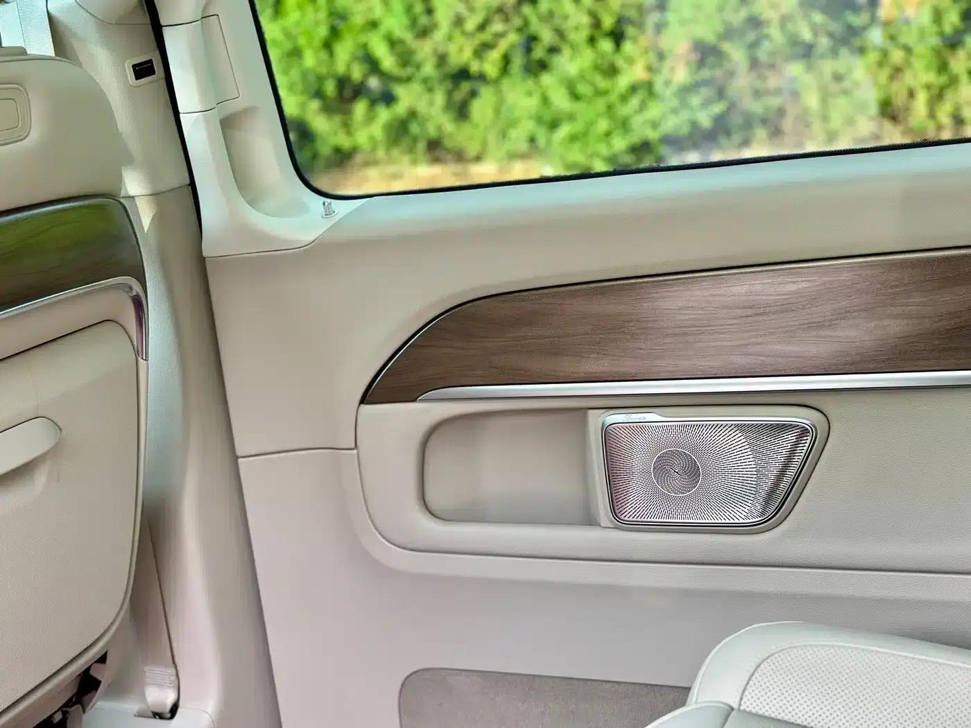 Mercedes-Benz V-Class 2022 V 260 L Long Wheelbase Luxury Edition — миниатюра 49