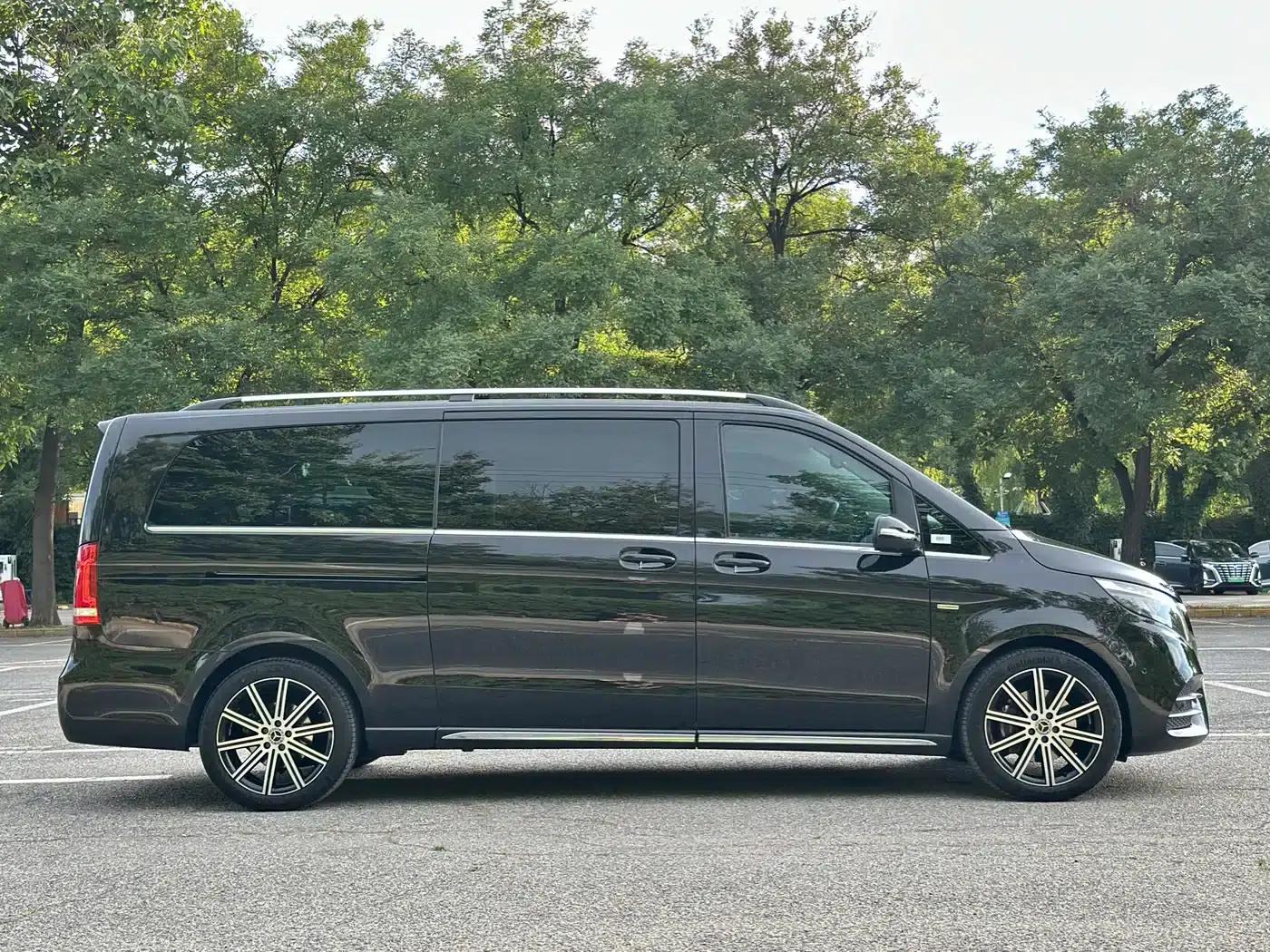Mercedes-Benz V-Class 2022 V 260 L Long Wheelbase Luxury Edition — миниатюра 7