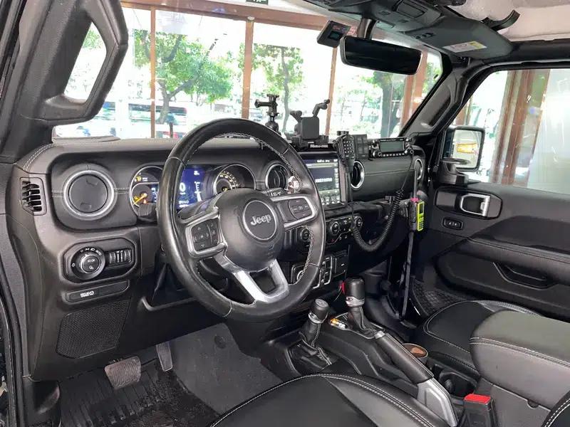 Gladiator 2022 3.6L First Edition — миниатюра 16