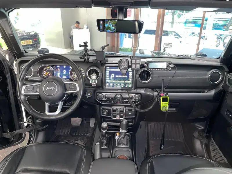 Gladiator 2022 3.6L First Edition — миниатюра 17