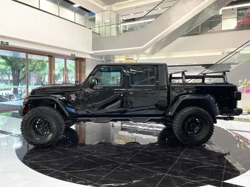 Gladiator 2022 3.6L First Edition — миниатюра 4