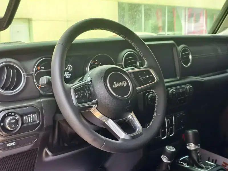 Gladiator 2022 3.6L First Edition — миниатюра 9