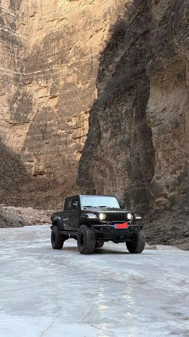 Gladiator 2022 3.6L First Edition — миниатюра 3