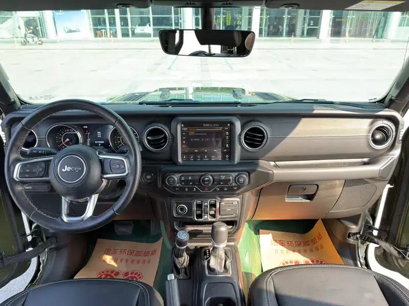 Gladiator 2022 3.6L First Edition — миниатюра 20
