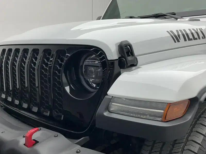 Gladiator 2023 3.6L Overland — миниатюра 12