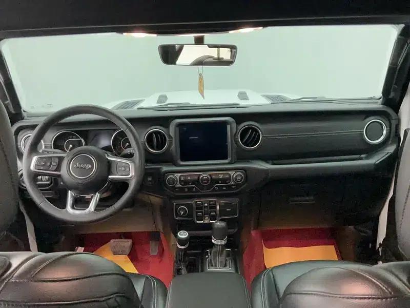 Gladiator 2023 3.6L Overland — миниатюра 14