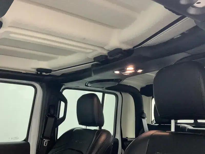 Gladiator 2023 3.6L Overland — миниатюра 19