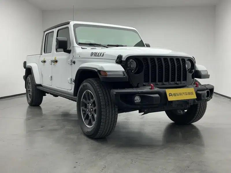 Gladiator 2023 3.6L Overland — миниатюра 3