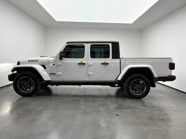 Gladiator 2023 3.6L Overland — миниатюра 4