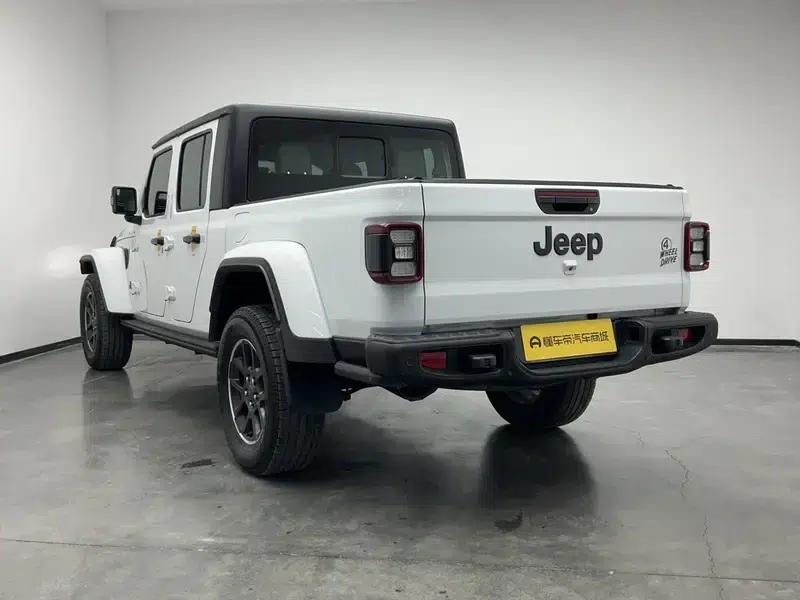 Gladiator 2023 3.6L Overland — миниатюра 5