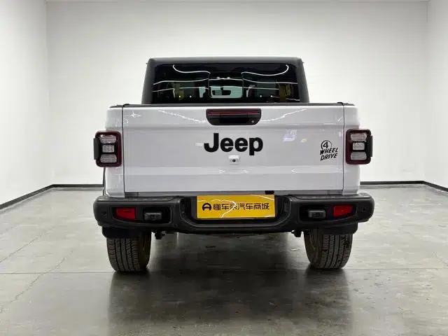Gladiator 2023 3.6L Overland — миниатюра 6