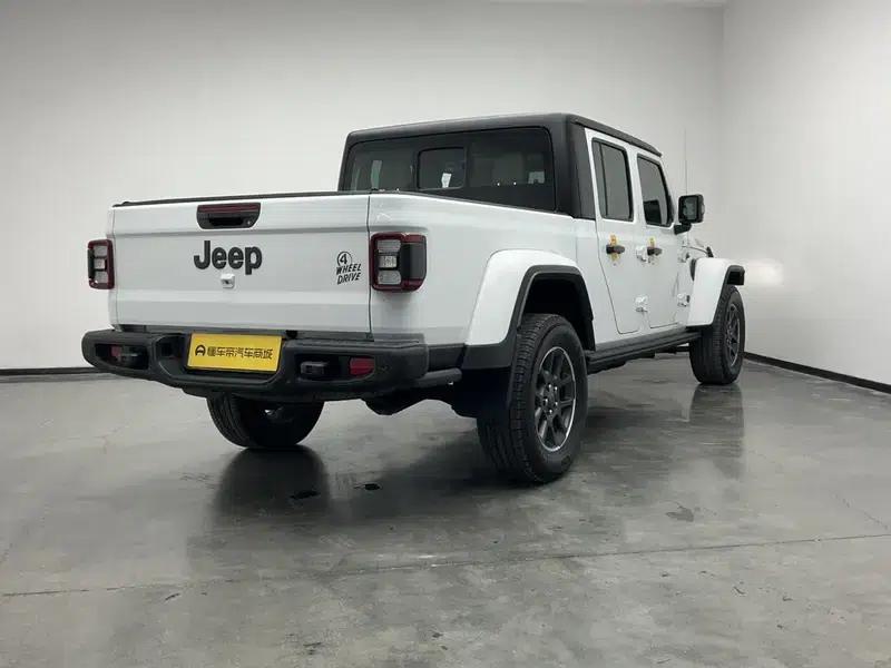 Gladiator 2023 3.6L Overland — миниатюра 7