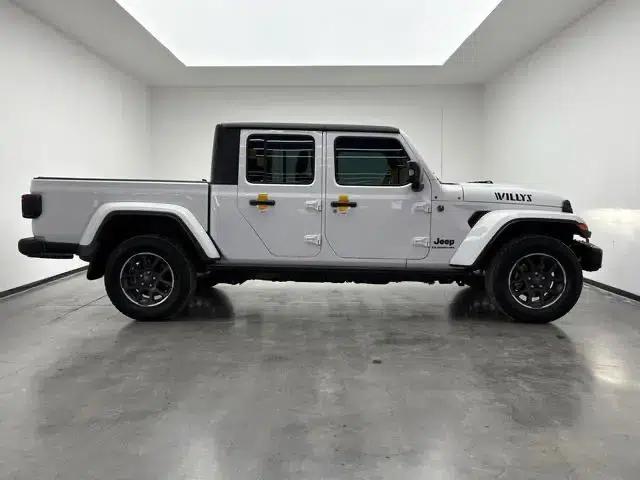 Gladiator 2023 3.6L Overland — миниатюра 8