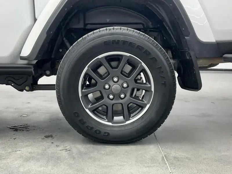 Gladiator 2023 3.6L Overland — миниатюра 9