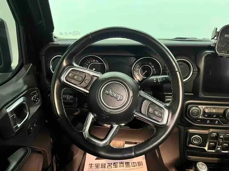 Gladiator 2023 3.6L Overland — миниатюра 15