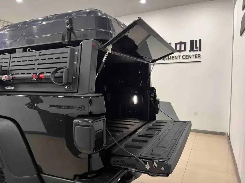 Gladiator 2023 3.6L Overland — миниатюра 20