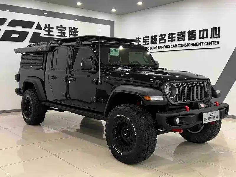 Gladiator 2023 3.6L Overland — миниатюра 3