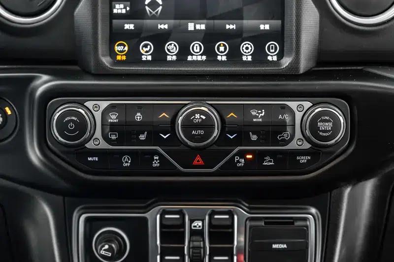 Gladiator 2022 3.6L First Edition — миниатюра 16