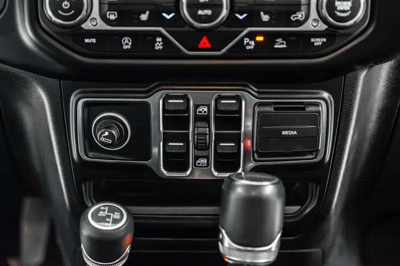Gladiator 2022 3.6L First Edition — миниатюра 37
