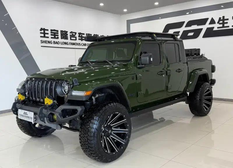 Gladiator 2023 3.6L Overland — миниатюра 1