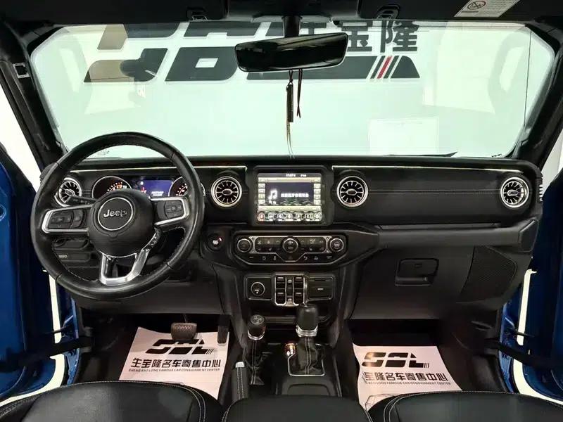 Gladiator 2023 3.6L Overland — миниатюра 18