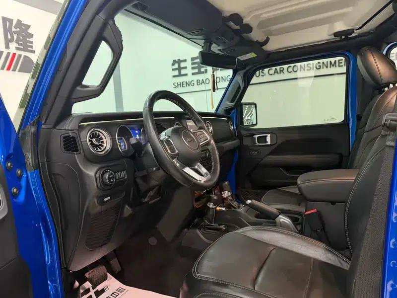 Gladiator 2023 3.6L Overland — миниатюра 19