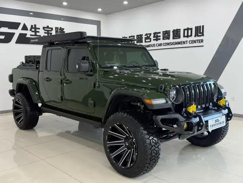 Gladiator 2023 3.6L Overland — миниатюра 3