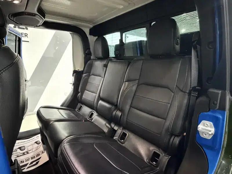 Gladiator 2023 3.6L Overland — миниатюра 22