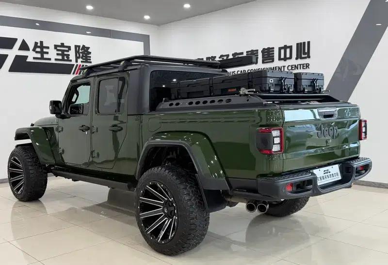 Gladiator 2023 3.6L Overland — миниатюра 4