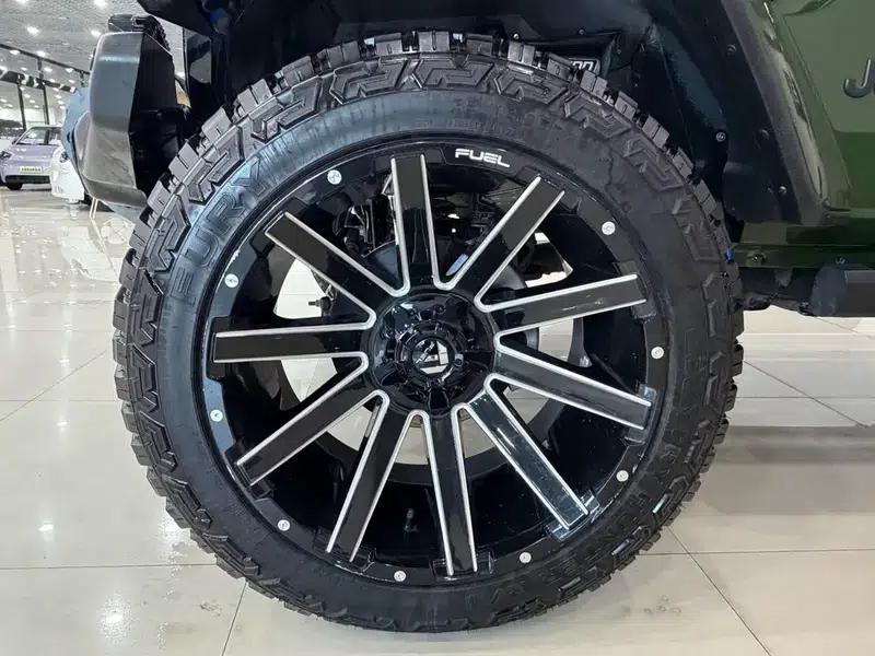Gladiator 2023 3.6L Overland — миниатюра 7
