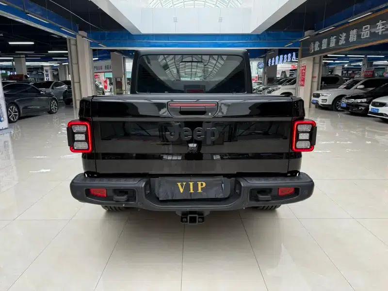 Gladiator 2022 3.6L First Edition — миниатюра 4